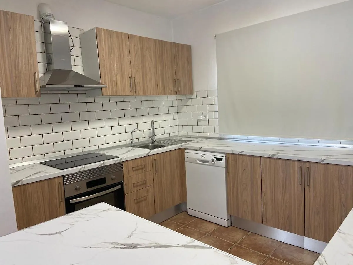 Cozy 3 Bedroom Townhouse Arona  Appartement